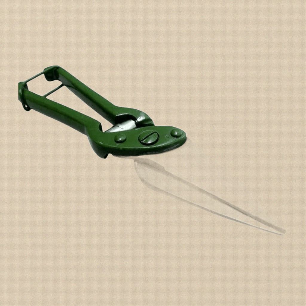 Professional Sheep Hoof Trimming Scissors, Green Steel Serrated Blades, Veterinary Foot Rot Shears for Livestock Care | Farrier & Veterinary Tools | Toolsmith Ltd UK