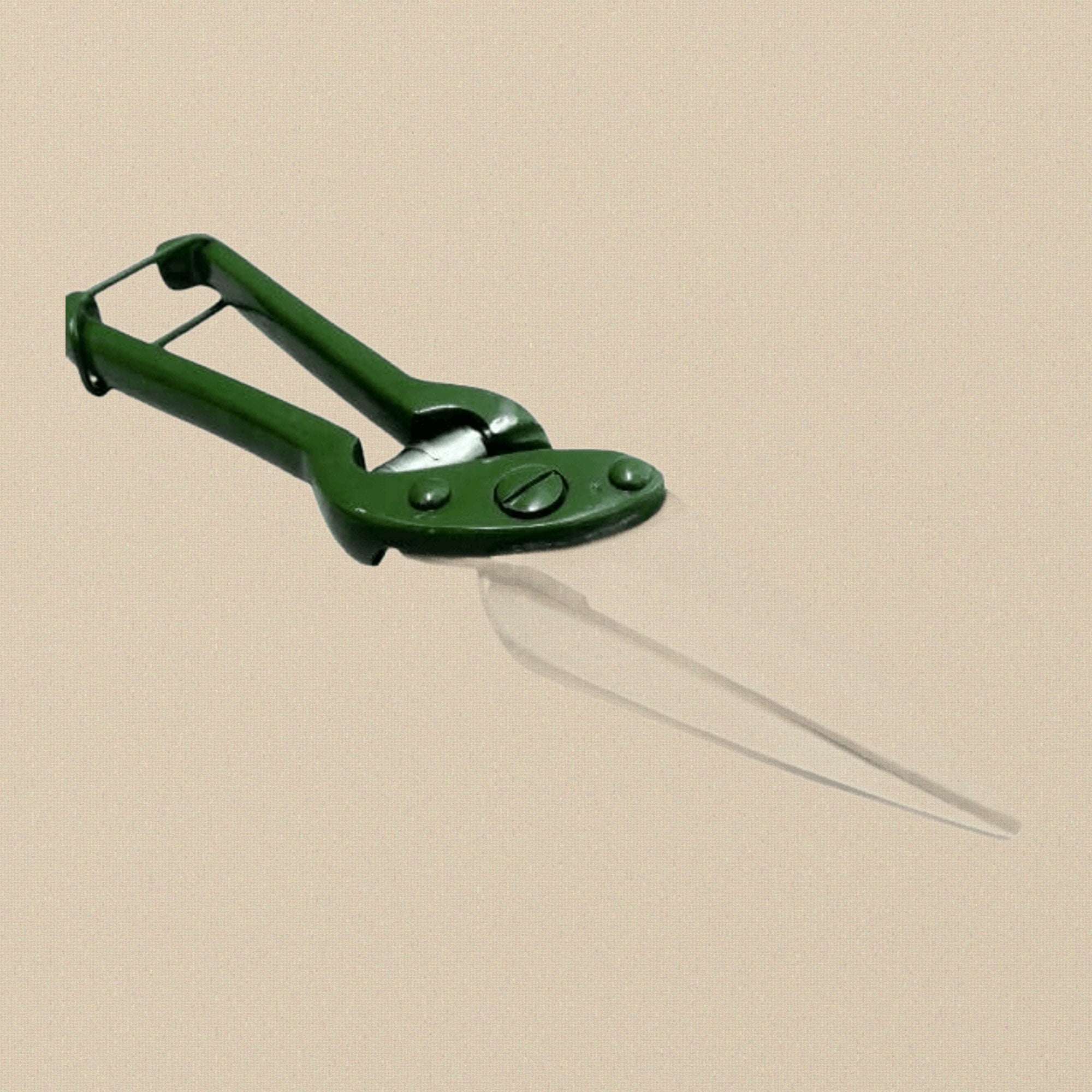 Professional Sheep Hoof Trimming Scissors, Green Steel Serrated Blades, Veterinary Foot Rot Shears for Livestock Care | Farrier & Veterinary Tools | Toolsmith Ltd UK