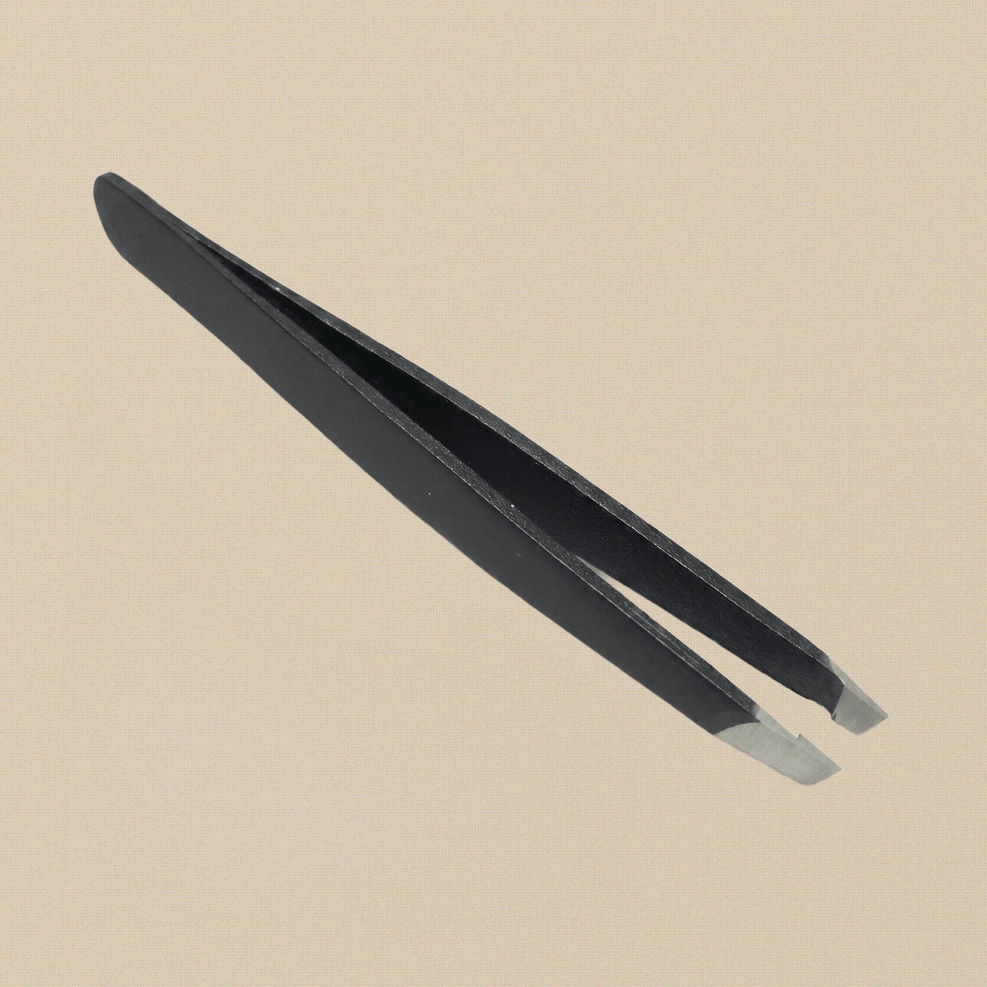 Slanted-Tip Eyebrow Tweezers, 9 cm Precision Plucker — Black