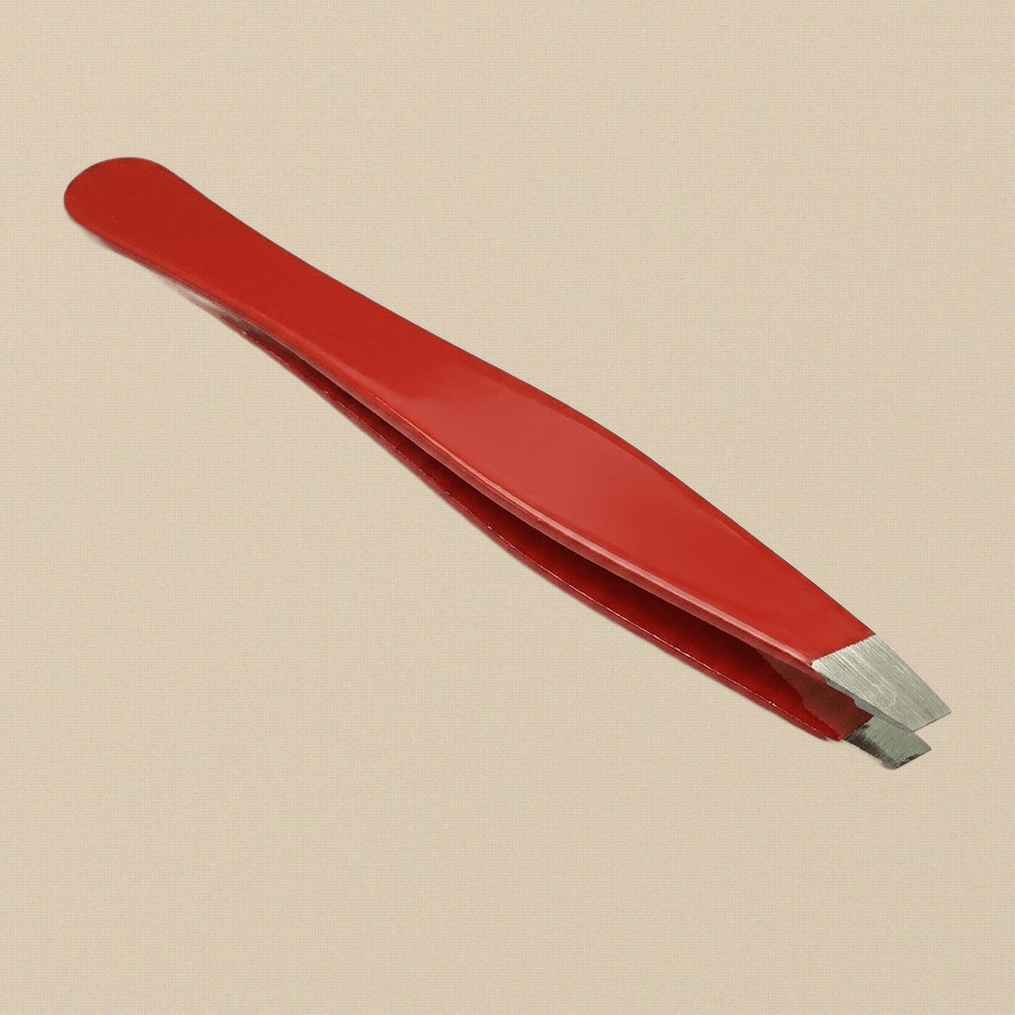 Slanted-Tip Eyebrow Tweezers, 9 cm Precision Plucker — Red