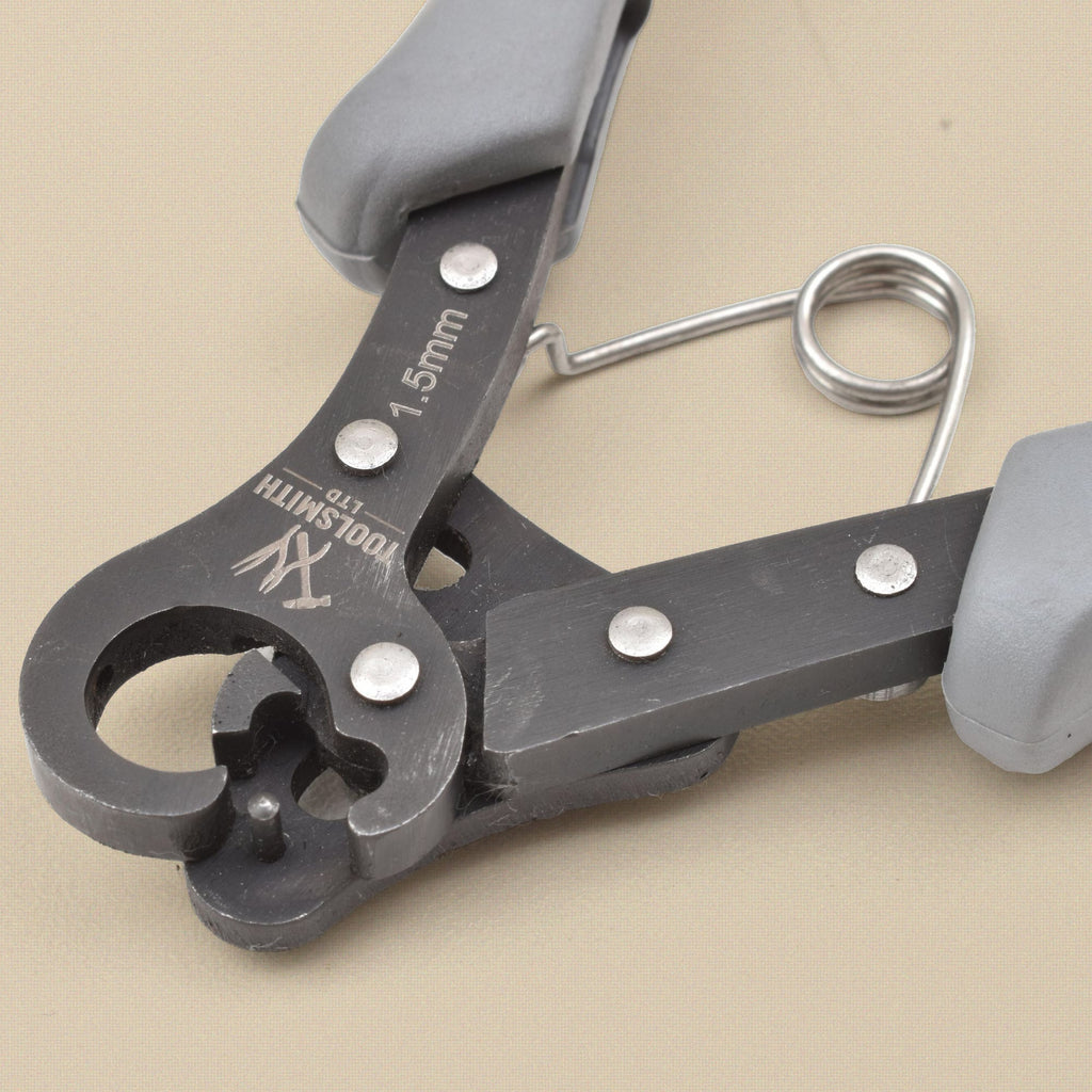 Close-up of the 1.5 mm looper head with the Toolsmith Ltd logo etched on it, the riveted jaws and loop-forming pin
