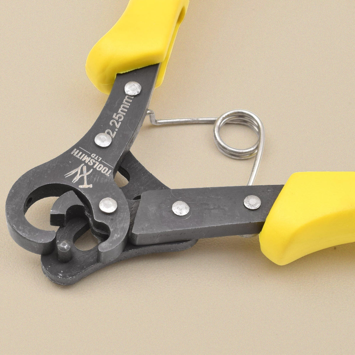 Close-up of the 2.25 mm looper head with the Toolsmith Ltd logo etched on it, the riveted jaws and loop-forming pin