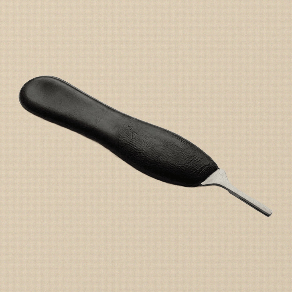 Autoclavable surgical scalpel handle with a No. 3 fitting and a blue plastic grip.