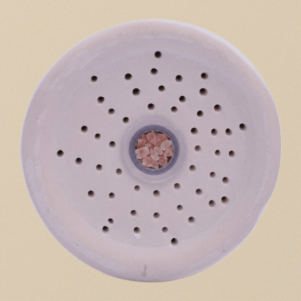 View of the base of the inhaler showing the plug for refilling salt.
