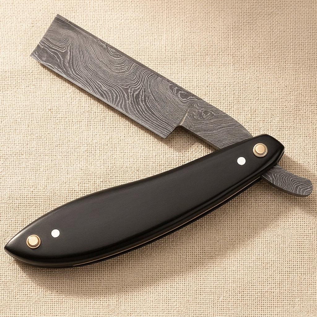 Damascus Steel Straight Razor with 70 mm Blade and Bull Horn Handle | Straight Razor | Toolsmith Ltd UK