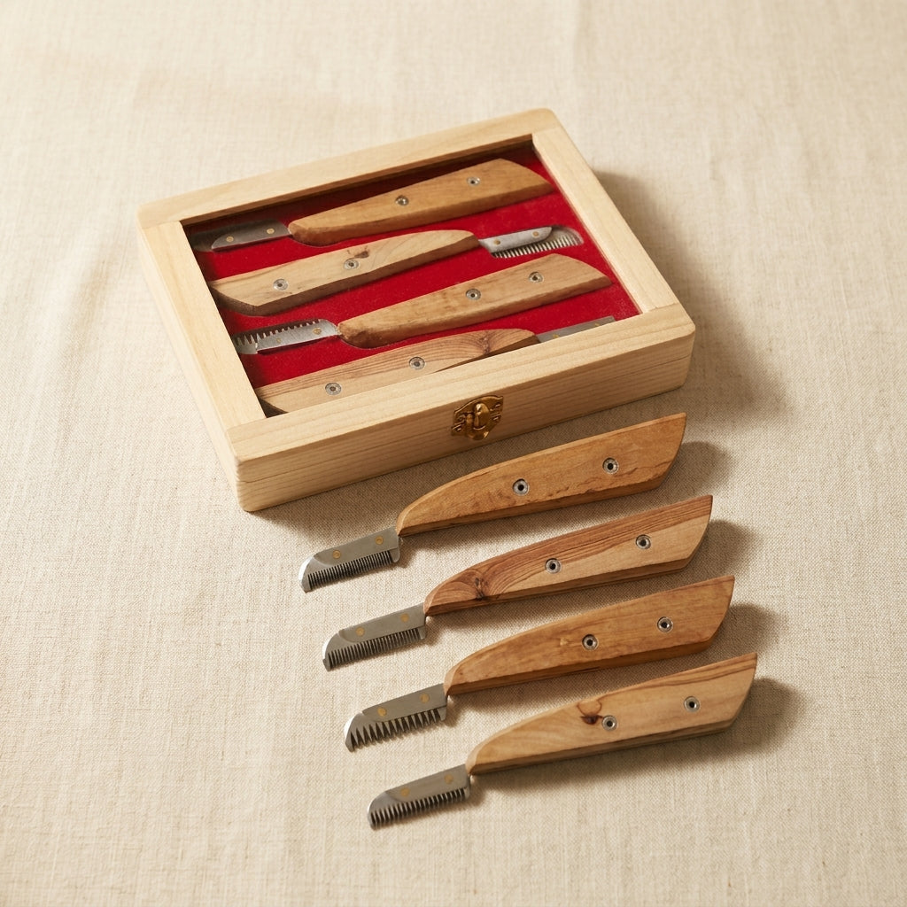 4-Piece Pet Stripping Knife Set, Stainless Steel Right Handed Design, Wooden Handle Carding Combs for Dog, Cat, Fox and Terrier Grooming with Box, S Fine, Fine, Medium & Coarse Sizes | Pet Grooming Tools | Toolsmith Ltd UK