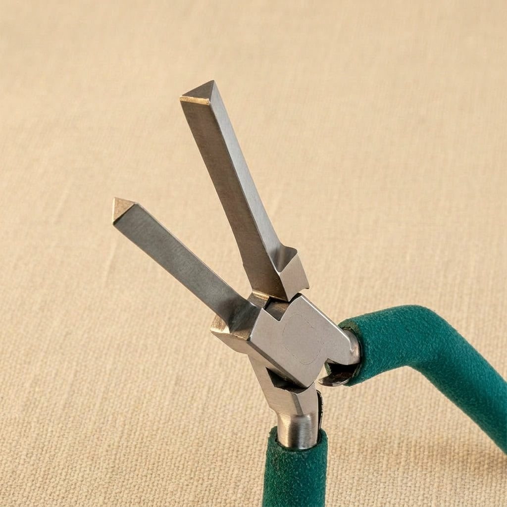 Small Triangle Mandrel Pliers for Jewellery Making, 17.15 cm, 4 & 6 mm Jaws, Wire Wrapping Looping etc | Jewellery Making Tools | Toolsmith Ltd UK